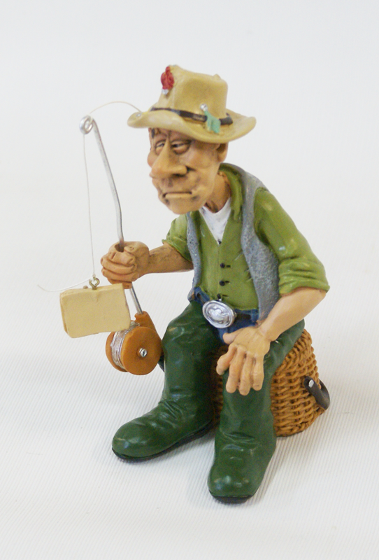 

Статуэтка Рыбак 15 см.