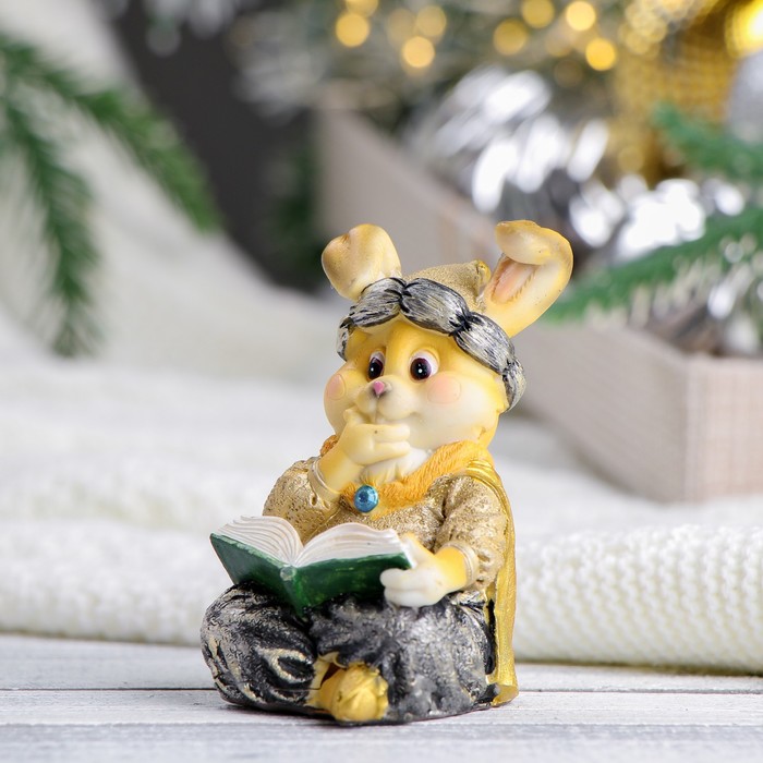 

Фигура "Заяц с книгой" 8х7х9см