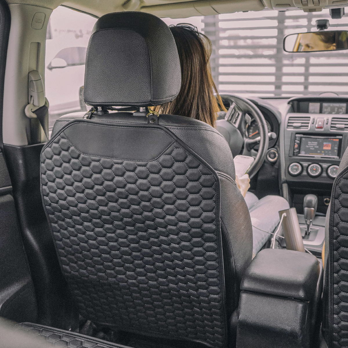 Защитная накидка на спинку сиденья автомобиля Owlee 