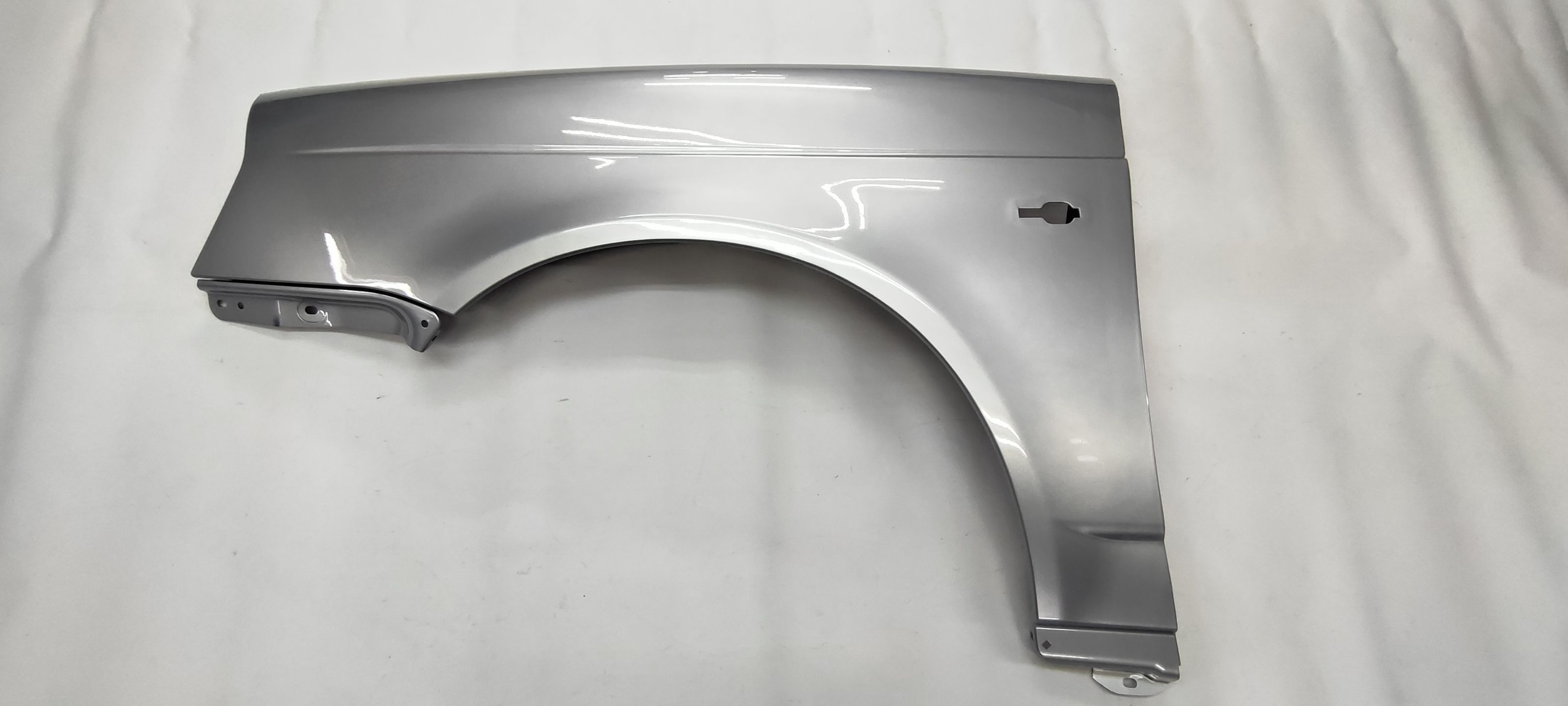 

Крыло для Лада "Приора" 2007 - 2018 гг, цвет Снежная Королева 690,левое