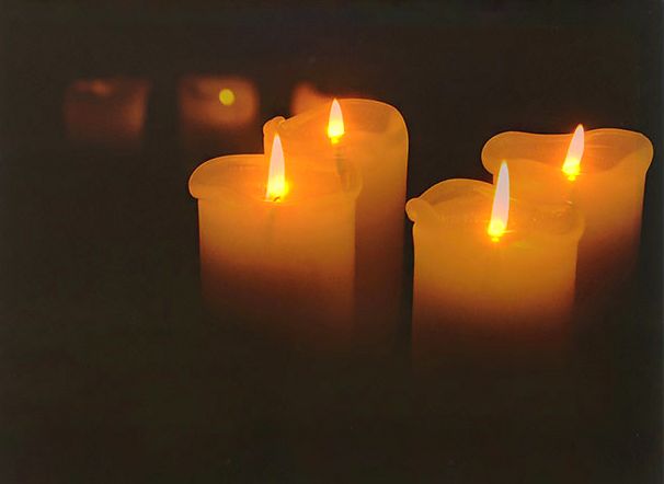 фото Светодиодное настенное панно горящие свечи с led огнями, 30х40 см, kaemingk