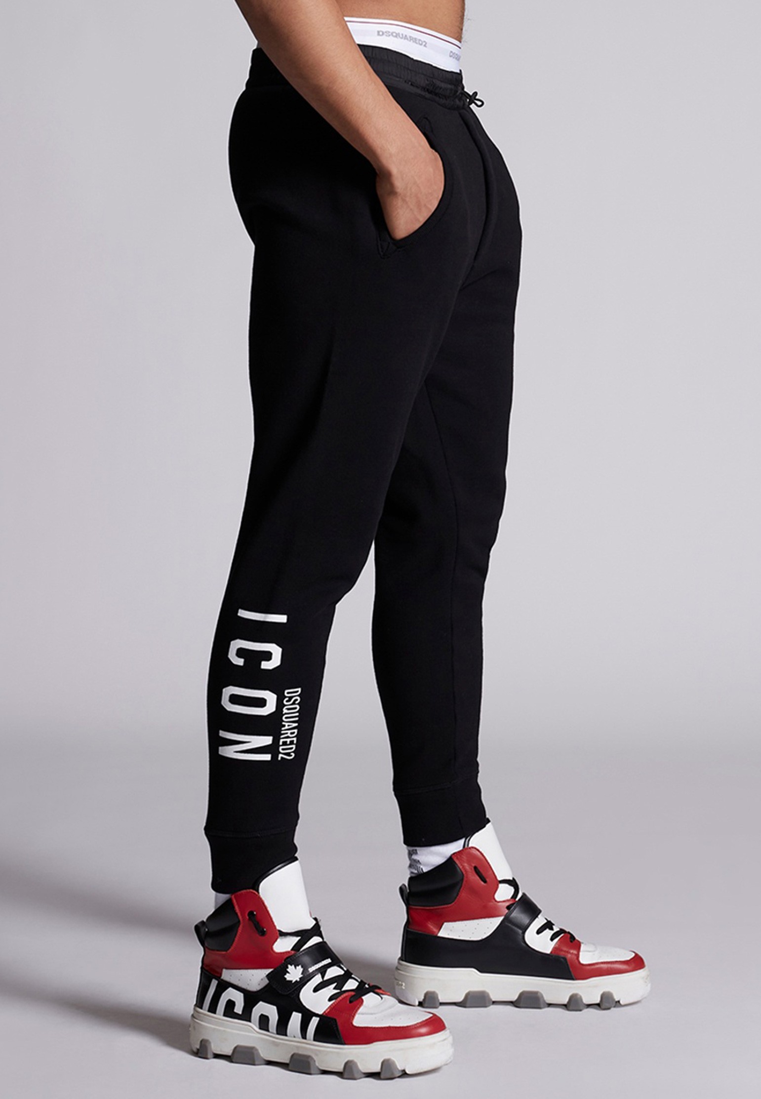 

Спортивные брюки мужские DSquared2 129256 черные XL, 129256