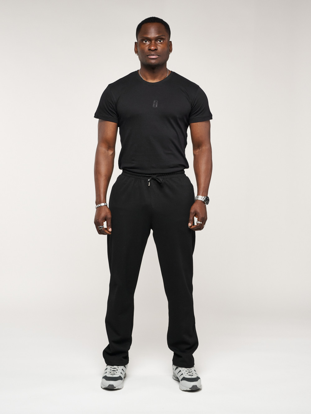 Спортивные брюки мужские MTFORCE 061 черные 46 RU