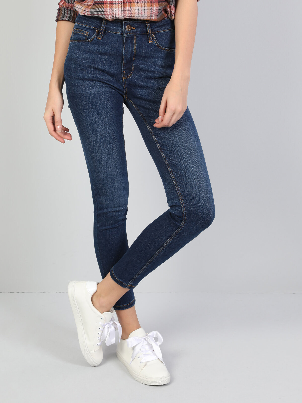 

Джинсы женские Colins CL1047243_Q1.V1_DN40083 синие 25-30 INT, Синий, CL1047243_Q1.V1_DN40083