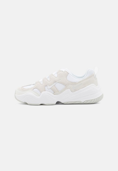 

Кроссовки женские Nike W Tech Hera белые 41 EU (доставка из-за рубежа), Белый, W Tech Hera