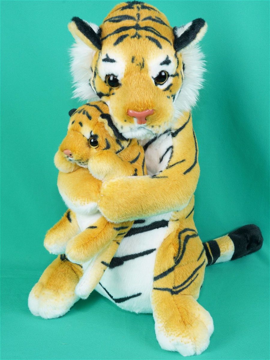 Мягкая игрушка АКИМБО КИТ Тигр с детенышем 35 см тигр на ладошке и другие пушистые звери связанные крючком которых так и хочется погладить авторские амигуруми