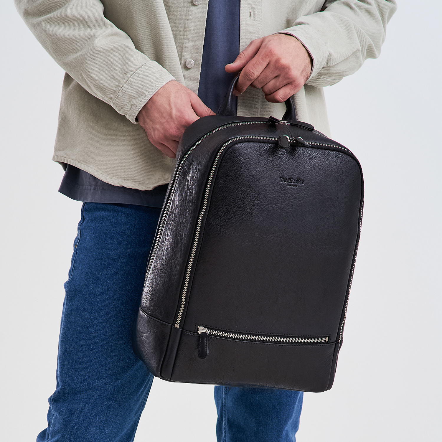 

Рюкзак мужской Dr.Koffer B402623-245 черный, 39х15х29 см, B402623-245
