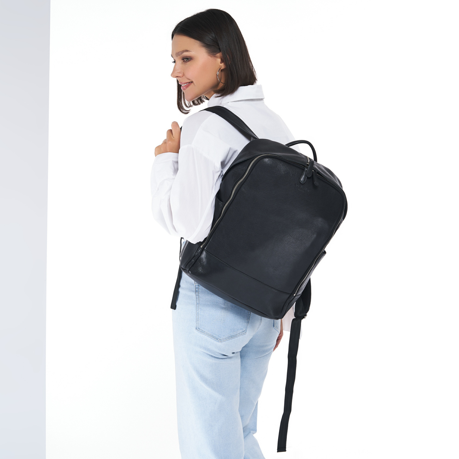 

Рюкзак мужской Dr.Koffer B402620-245 черный, 39х15х30 см, B402620-245