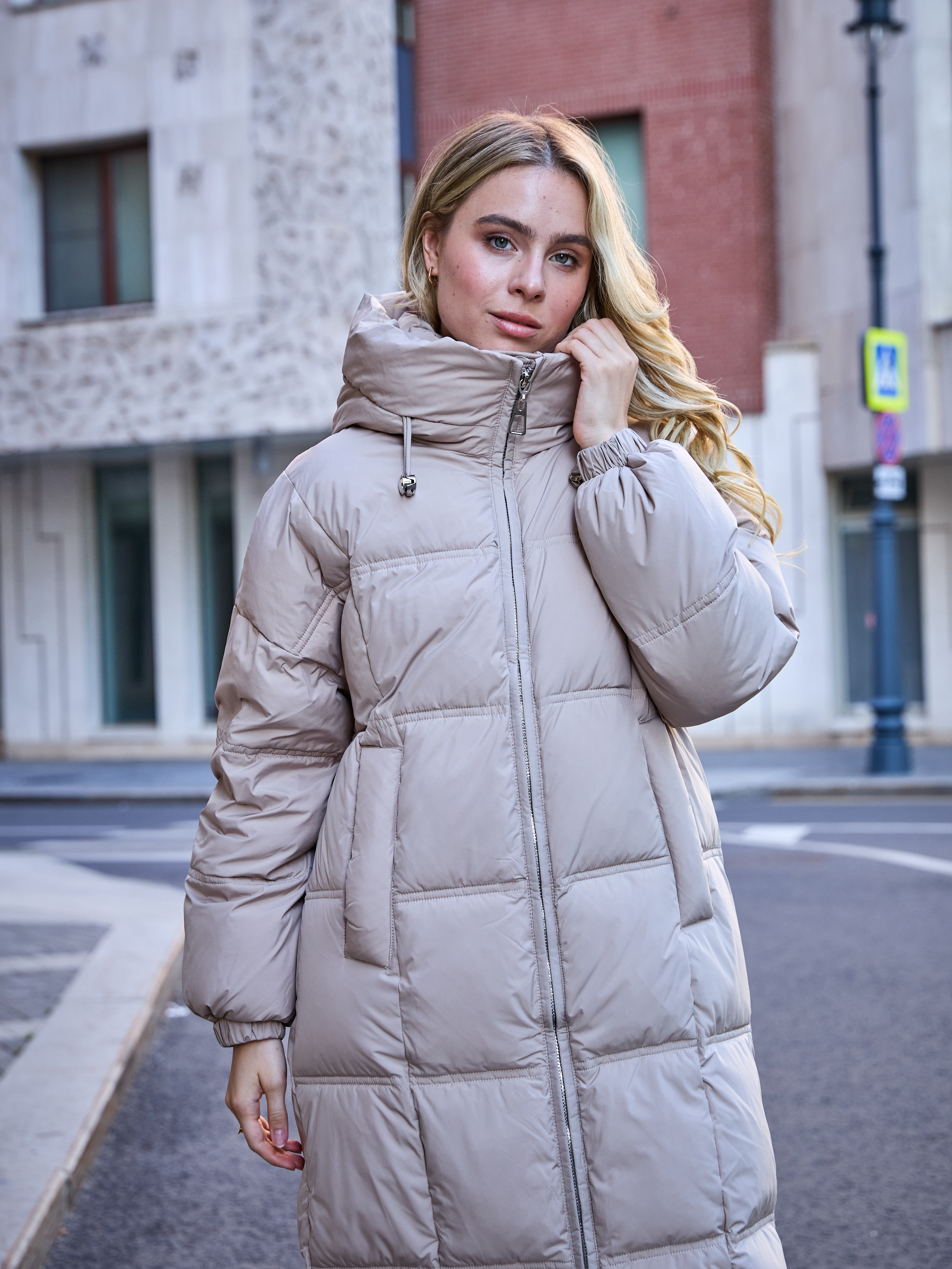 

Пальто женское LAWINTER 8351 бежевое 42 RU, Бежевый, 8351