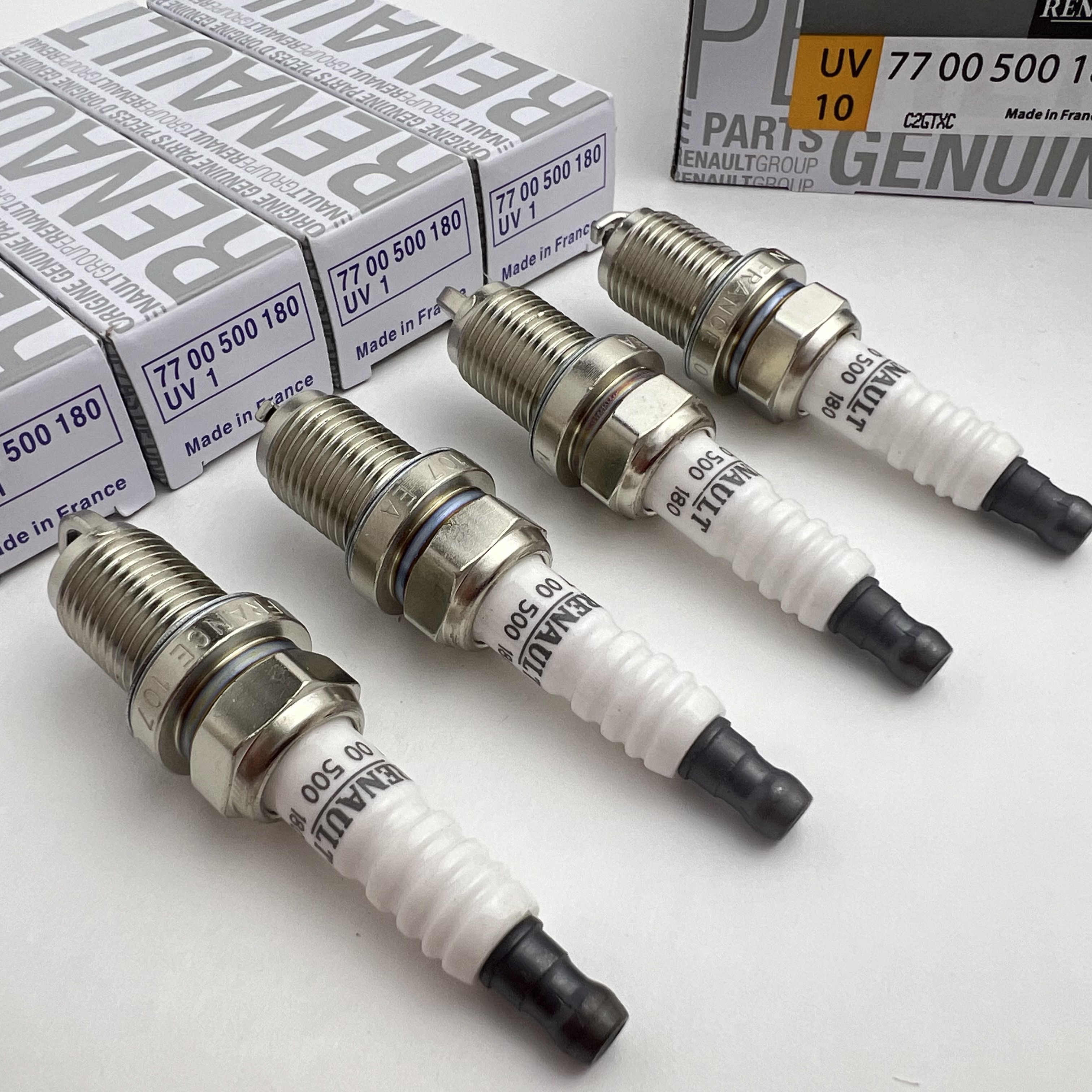 

Свеча зажигания комплект. RENAULT. Артикул : 7700500180. 4 шт. Renault Logan, Largus., 7700500180_4