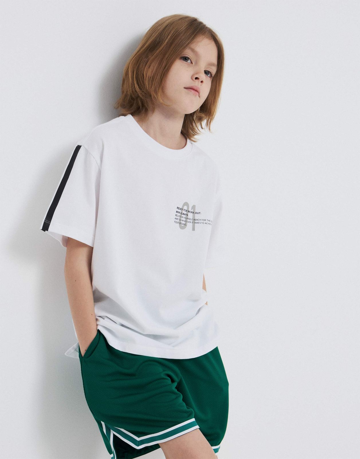 

Спортивная футболка для мальчика Gloria Jeans BRT000047 молочный 18+/182, Бежевый, BRT000047