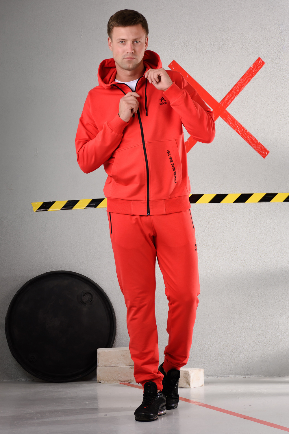 фото Спортивный костюм мужской миллена шарм красный 48 ru