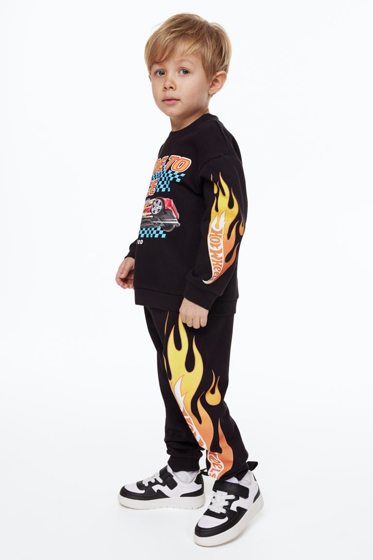 

Костюм детский H&M 1169768, цвет черный/разноцветный, размер 128 (доставка из-за рубежа), 1169768