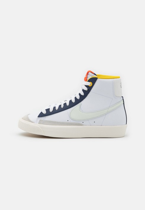 

Кеды женские Nike Blazer Mid '77 Unisex белые 35.5 EU (доставка из-за рубежа), Белый, Blazer Mid '77 Unisex