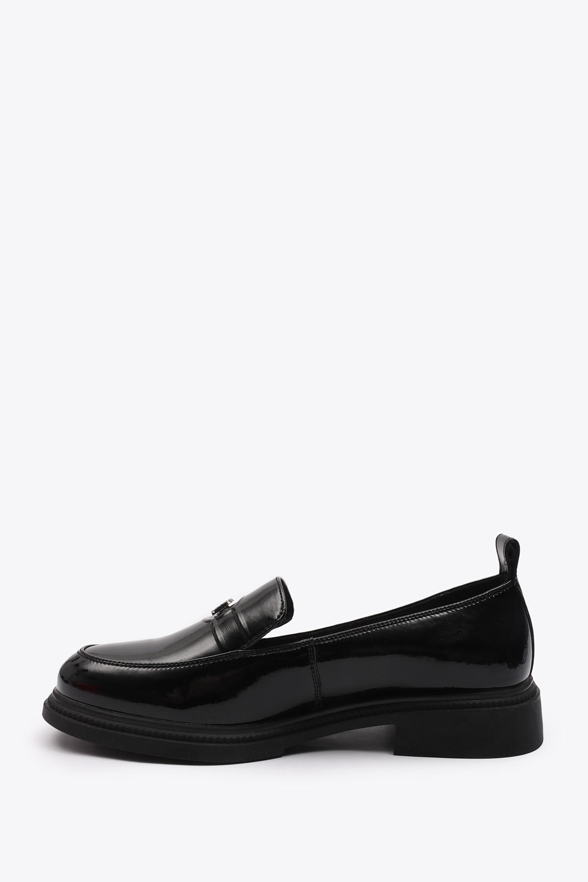 

Лоферы женские Tofa 700727-5 черные 40 RU, Черный, 700727-5