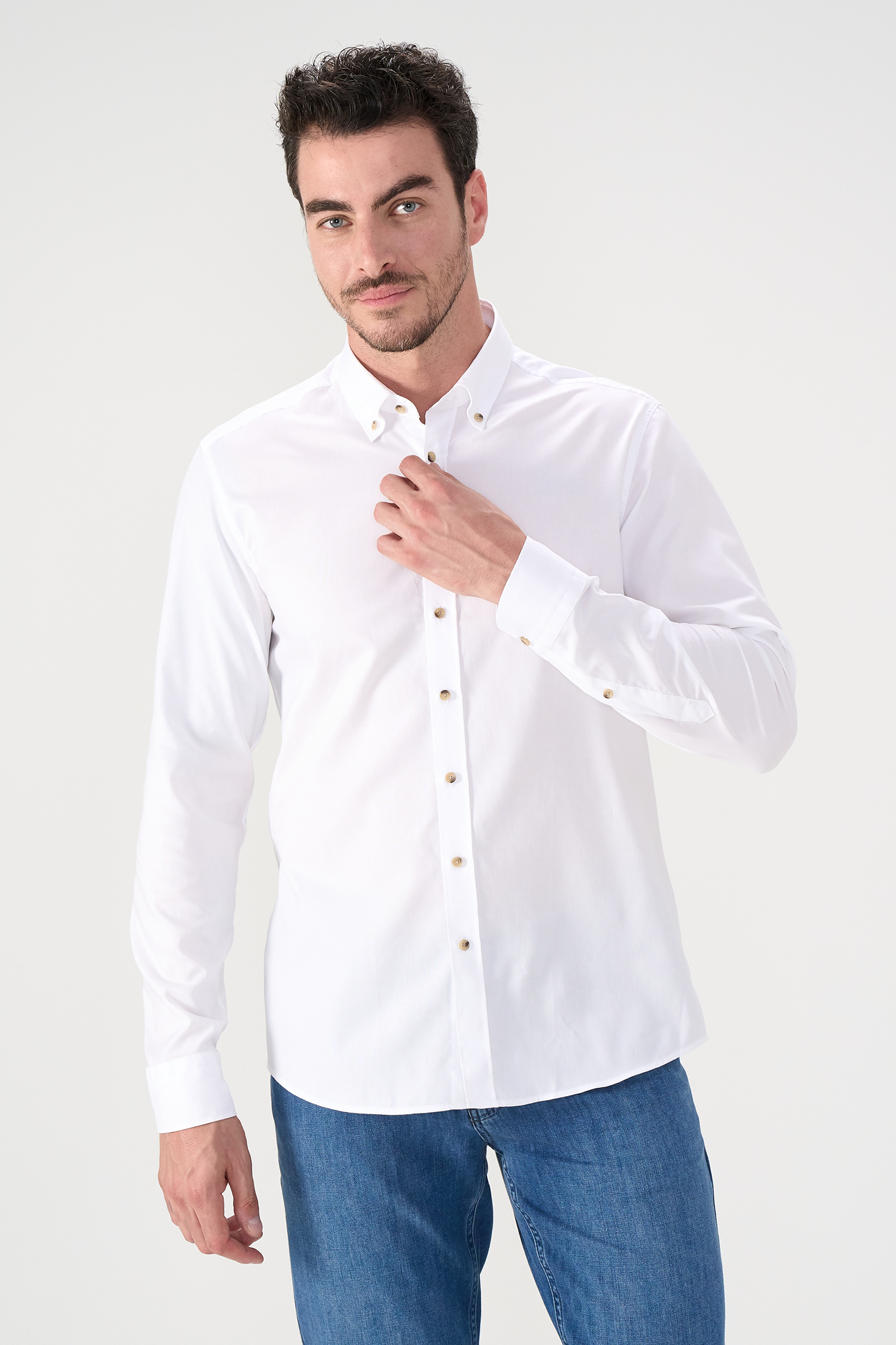 

Рубашка мужская Cacharel G051SZ0040BONS белая M, Белый, G051SZ0040BONS