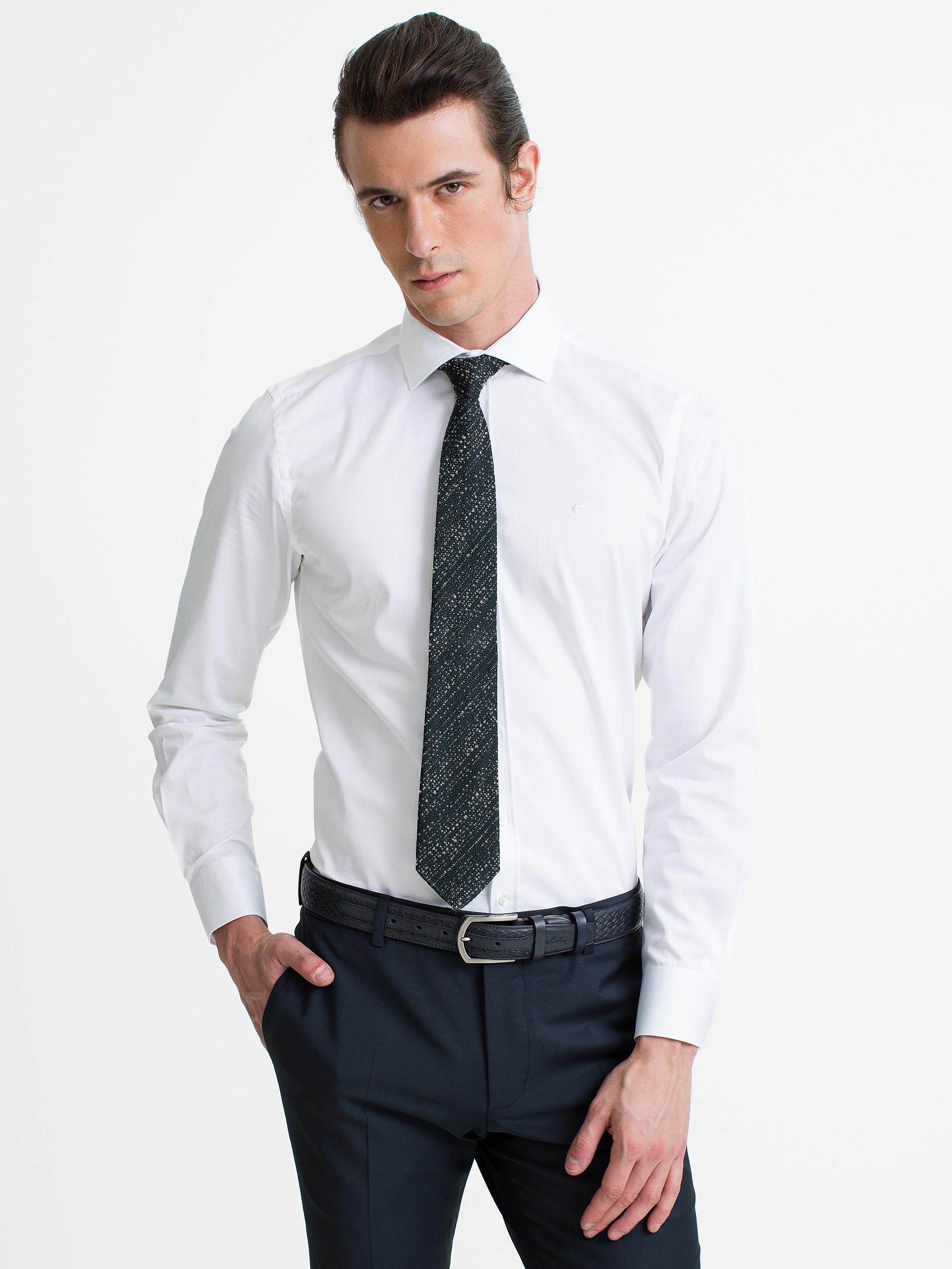 

Рубашка мужская Cacharel G051SZ0040GOSHAI белая 43, Белый, G051SZ0040GOSHAI