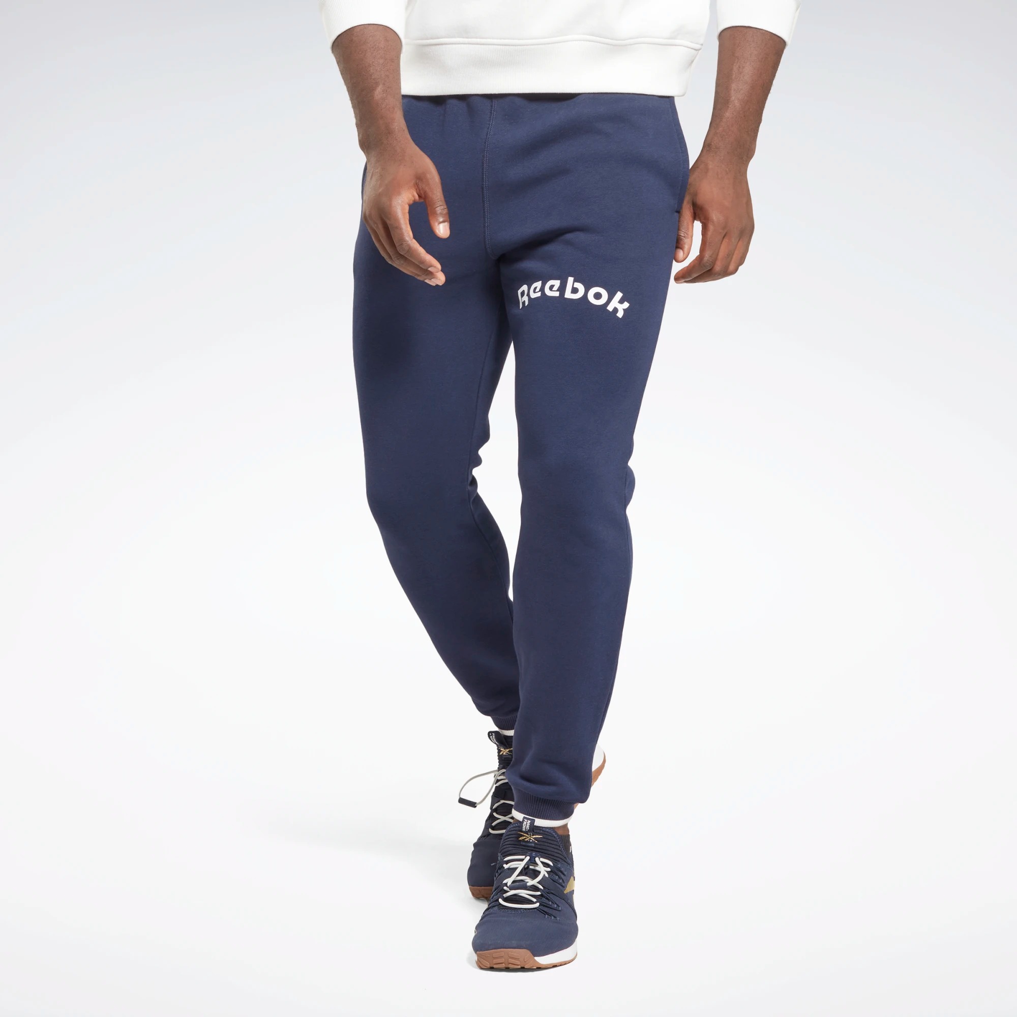 

Спортивные брюки мужские Reebok RI ARCH LOGO JOGGER синие M, Синий, RI ARCH LOGO JOGGER