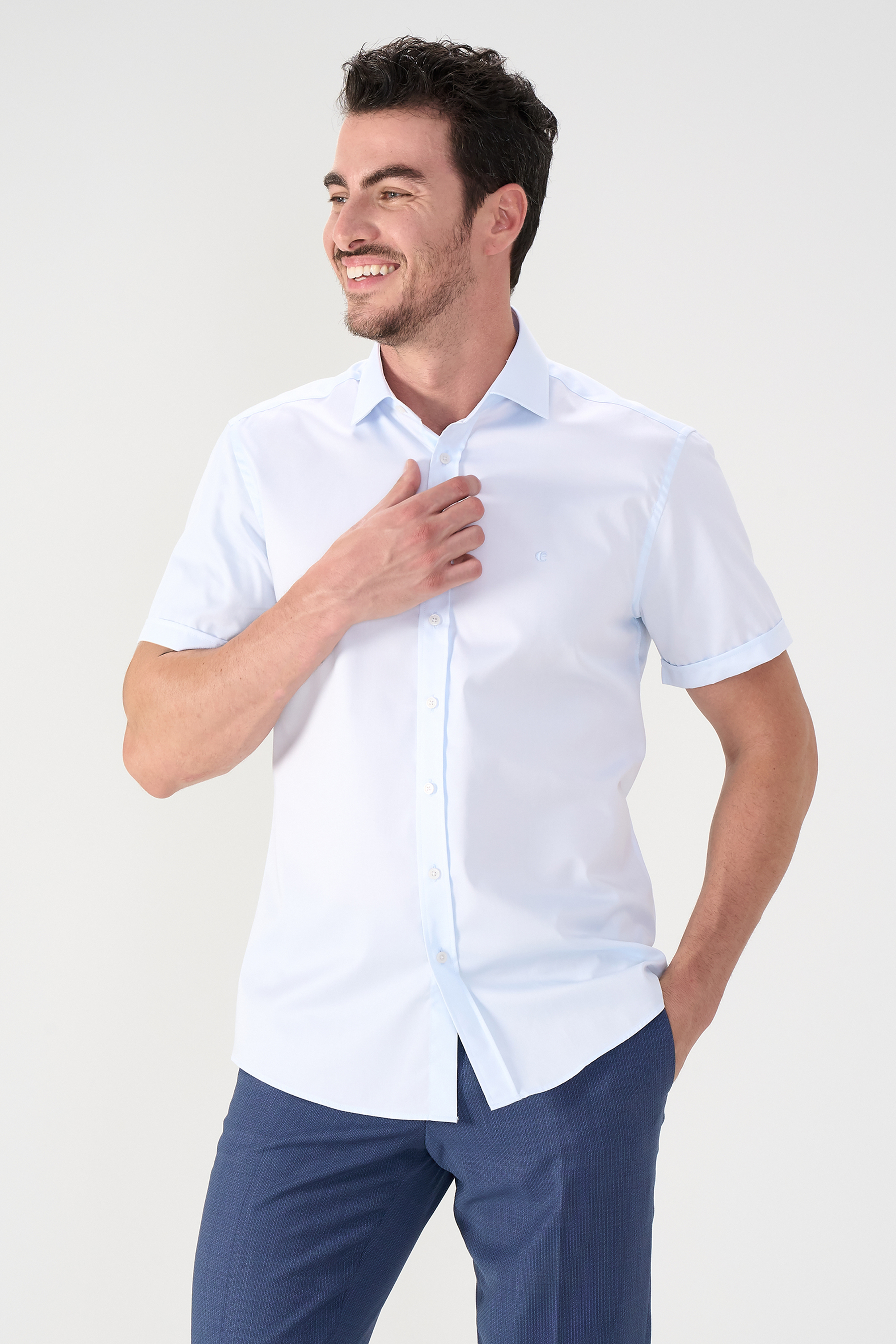 

Рубашка мужская Cacharel G051SZ0040GOSKISA голубая 41, Голубой, G051SZ0040GOSKISA