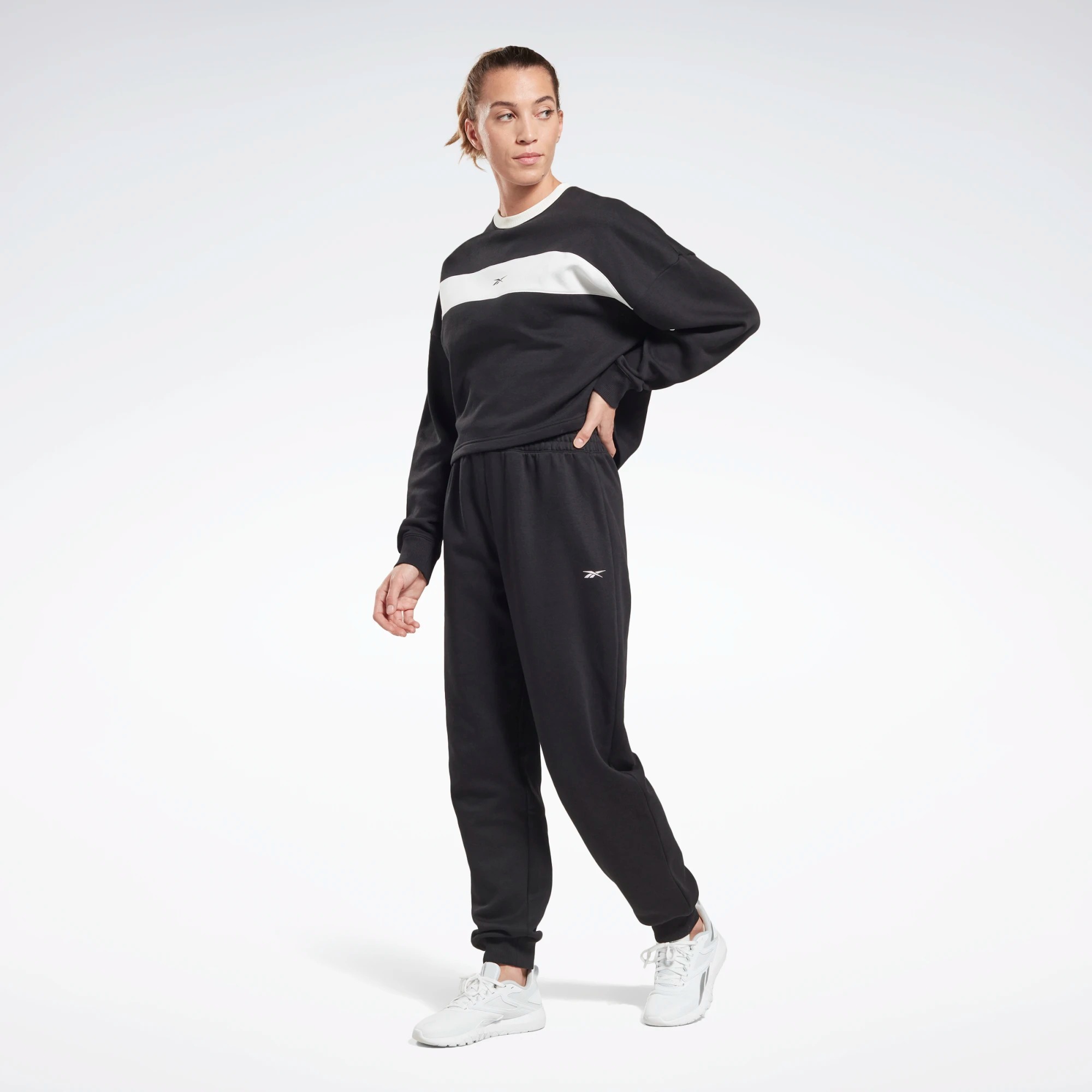 

Костюм женский Reebok Identity Track Suit черный L, Identity Track Suit