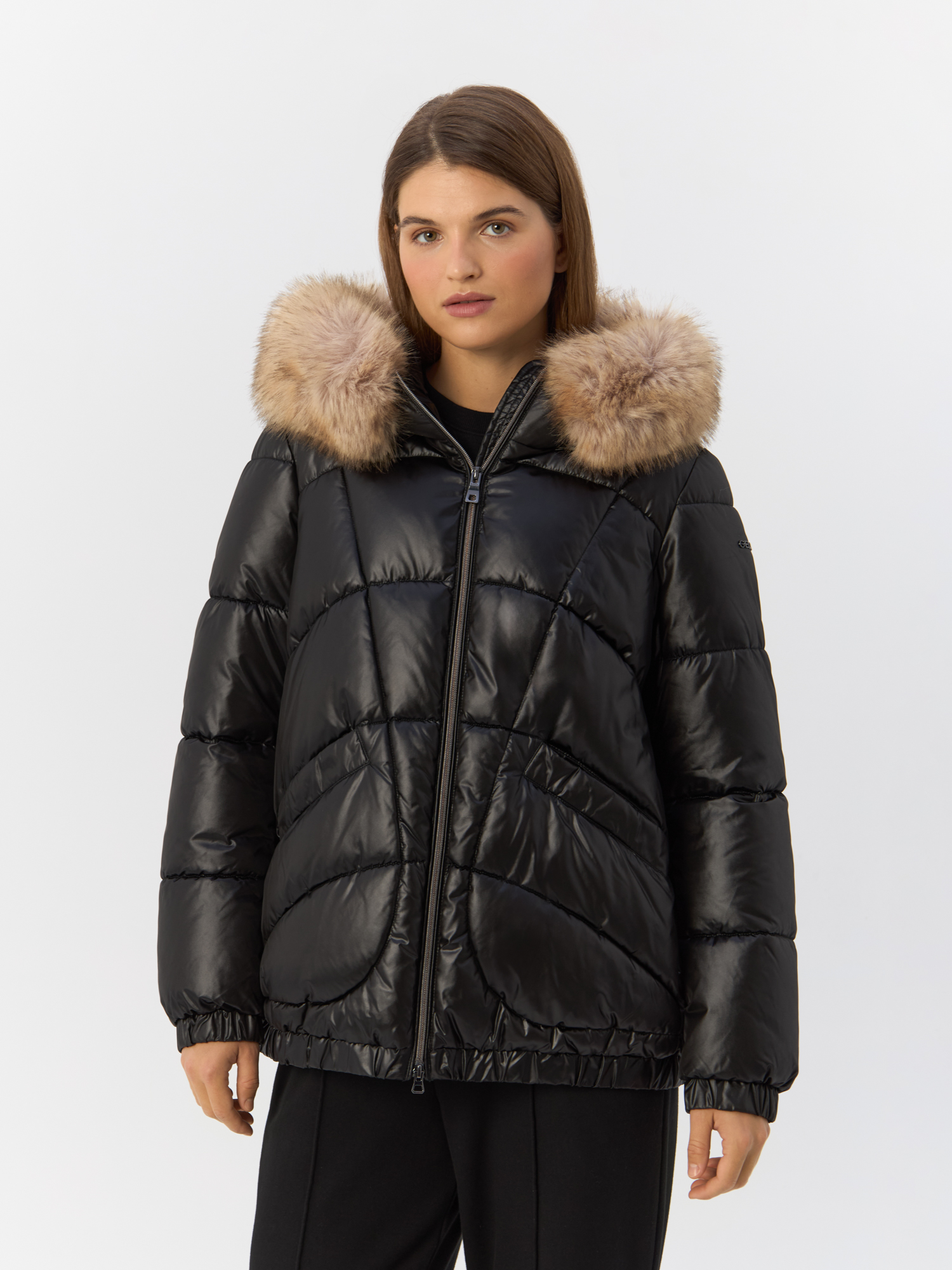 

Куртка женская GEOX Backsie W4628ST2843F9000 черная 46, Черный, Backsie