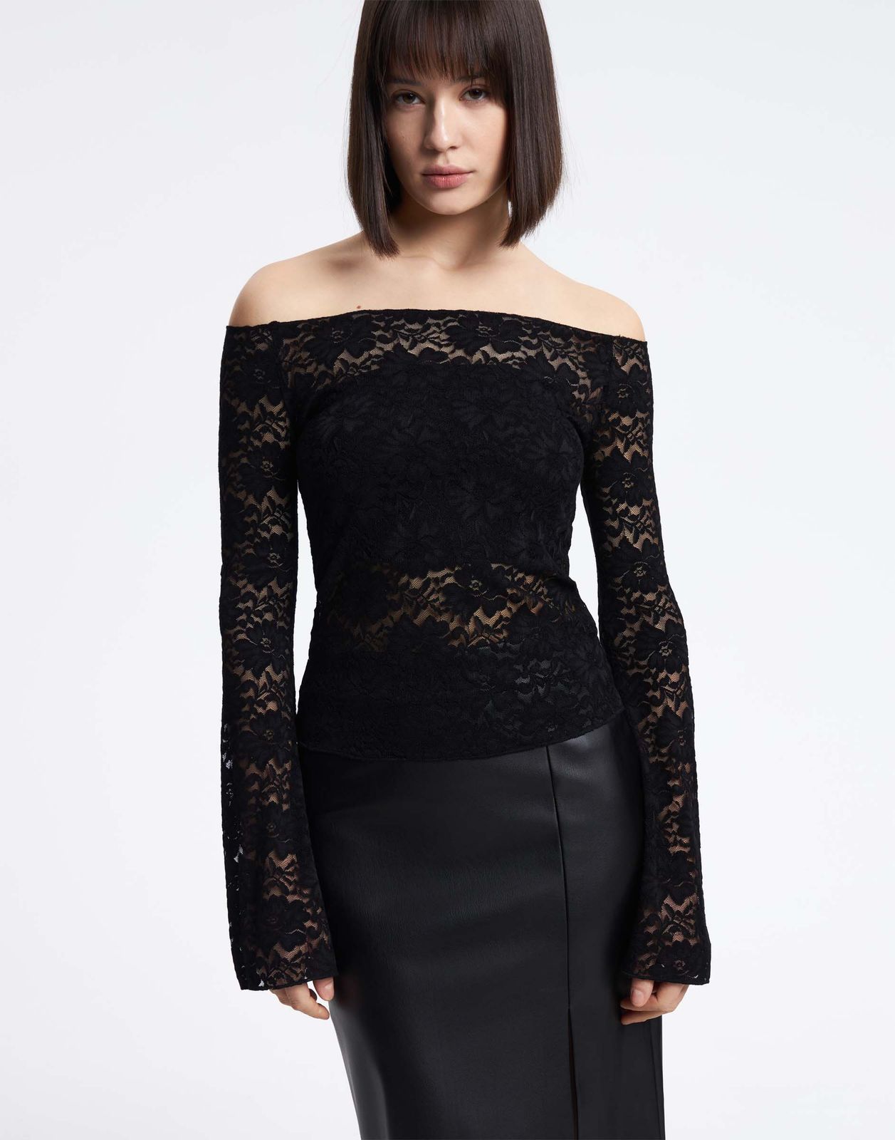 

Лонгслив женский Gloria Jeans GKT026899 черный M/170, GKT026899