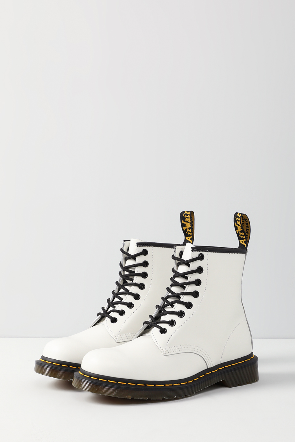 

Ботинки женские Dr. Martens 11822100 белые 6 UK, Белый, 11822100