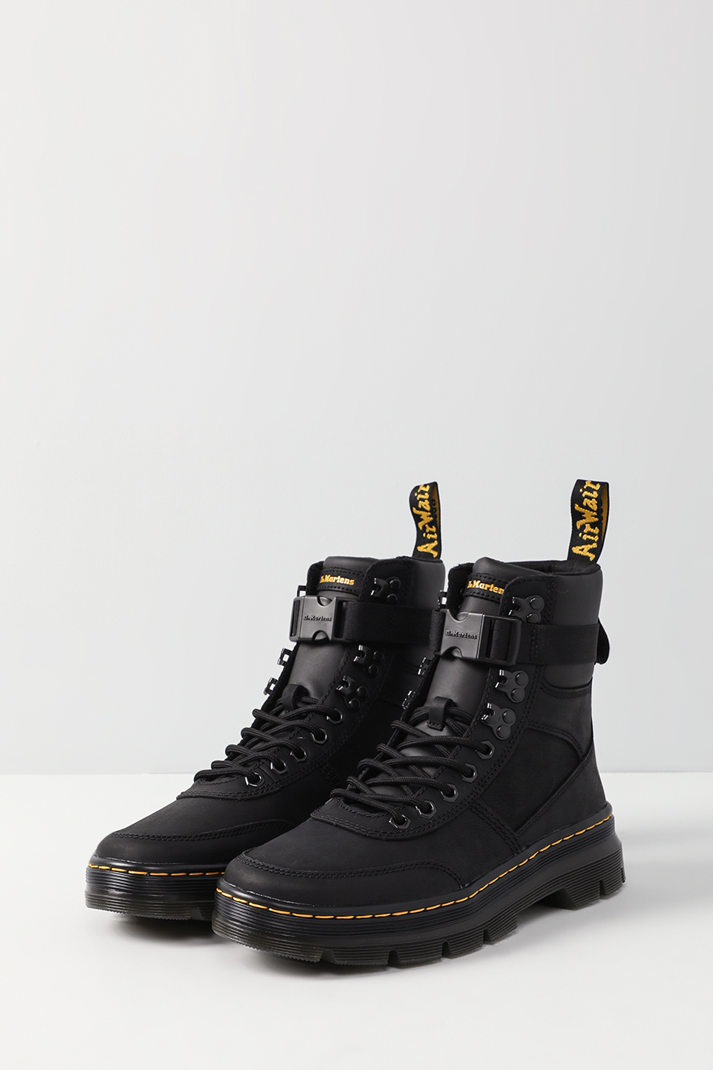 

Ботинки женские Dr. Martens 27801001 черные 7 UK, Черный, 27801001