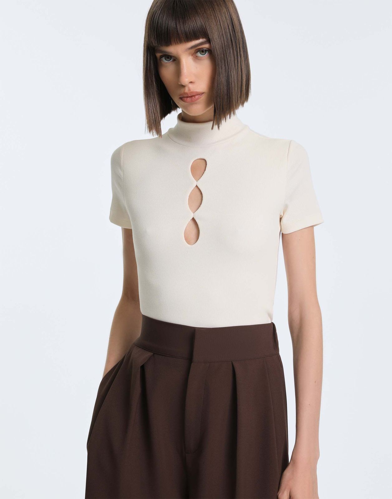 

Футболка женская Gloria Jeans GKT022880 молочный L/170, Бежевый, GKT022880
