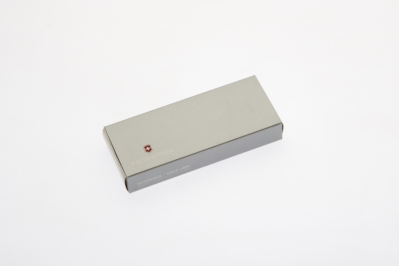 Коробка д/ножей VICTORINOX 58 мм толщиной 1-2 уровня,картонная,серебристая