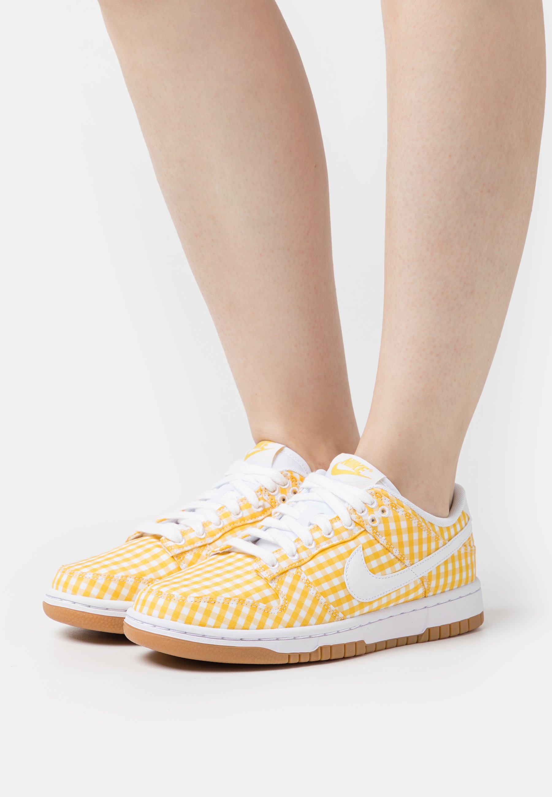 

Кеды женские Nike Sportswear Dunk Low Ewt желтые 38.5 EU (доставка из-за рубежа), Желтый, Dunk Low Ewt