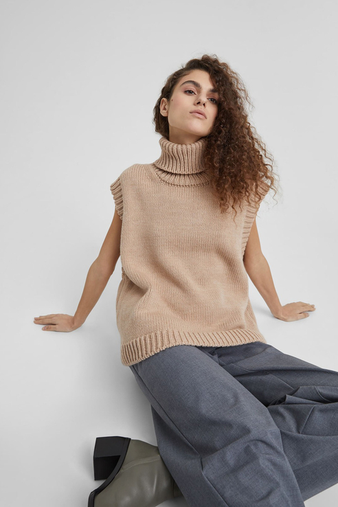 

Жилет женский AIM Clothing V-323-PHR бежевый 42-44 RU, V-323-PHR