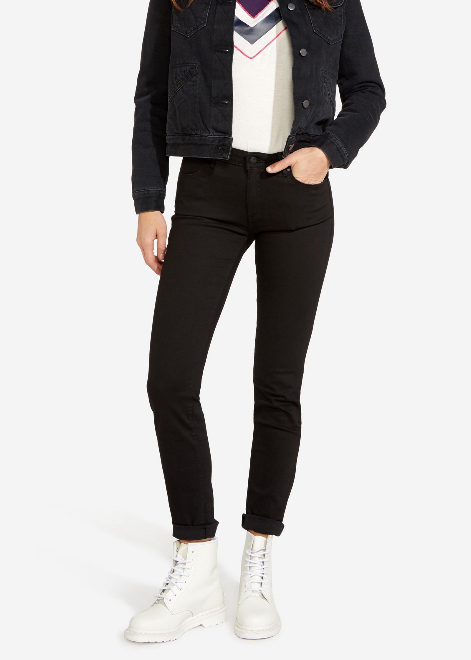 

Джинсы женские Wrangler W28LLX023 черные 29/34, W28LLX023