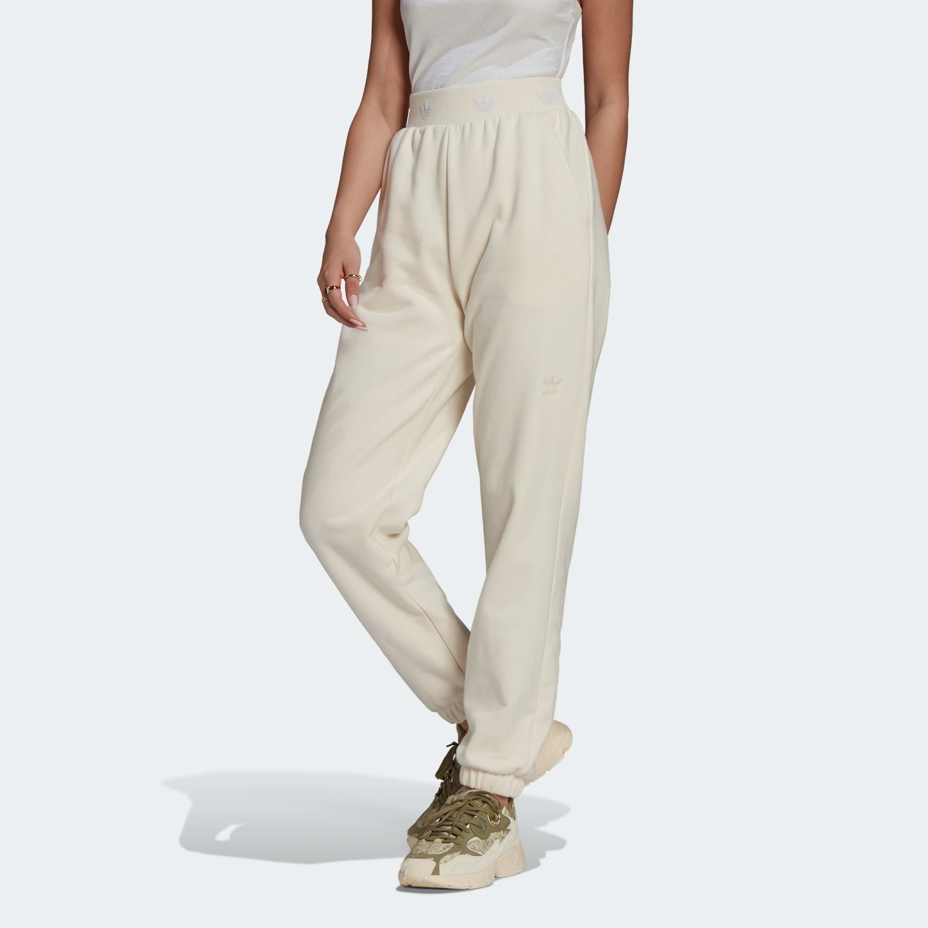 

Спортивные брюки женские Adidas HE6883 бежевые 30, Бежевый, HE6883