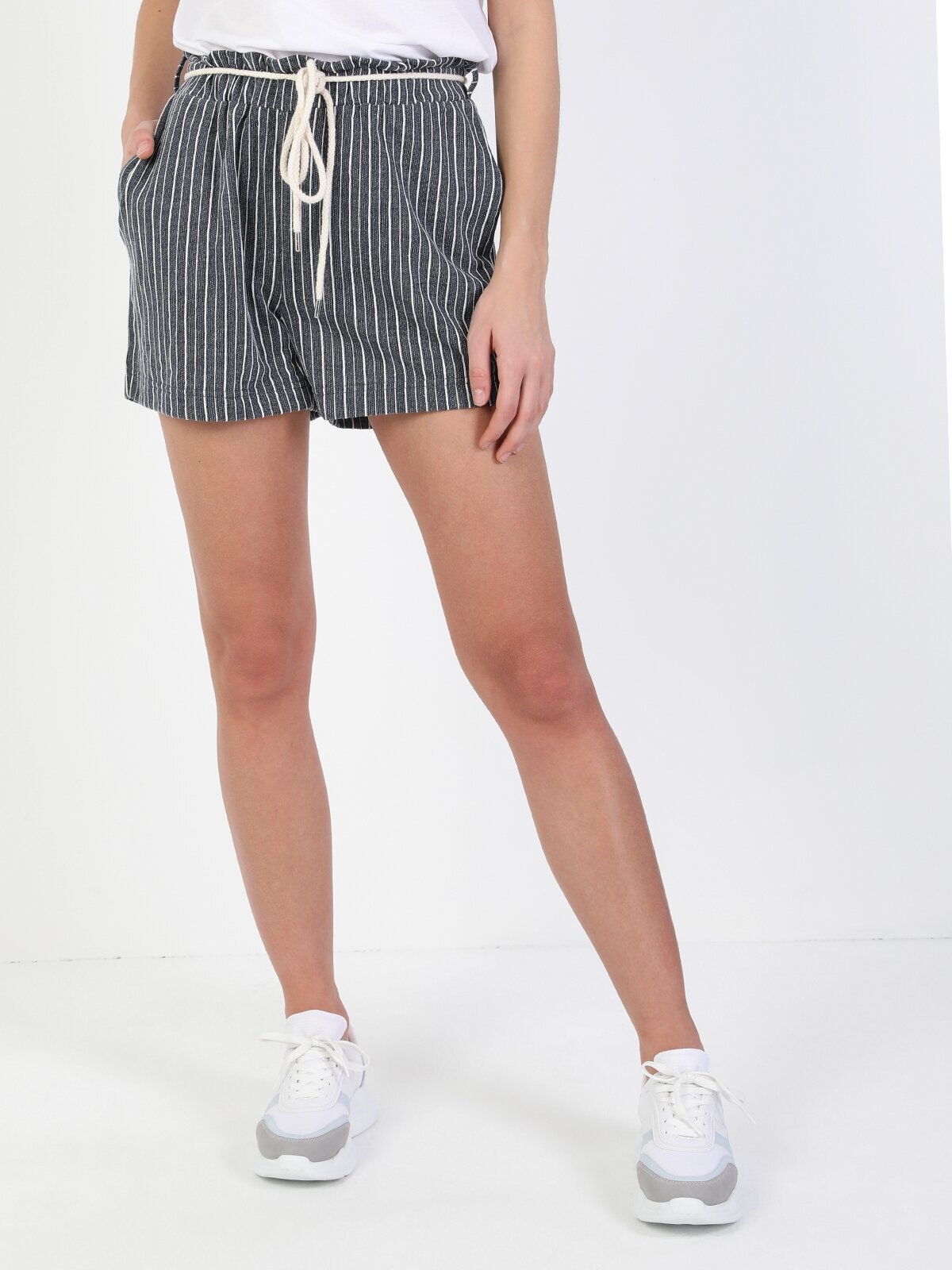 

Шорты женские Colins CL1049209_Q1.V1 серые XS, CL1049209_Q1.V1