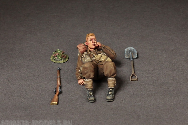 

35136SOGA British infantryman at rest.