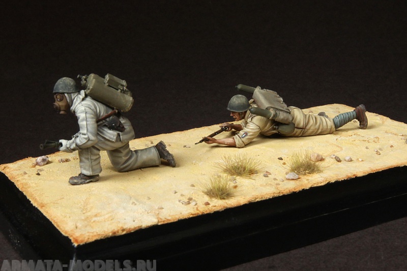 

35172SOGA Flamethrower team Italian Guastatori in North Africa.
