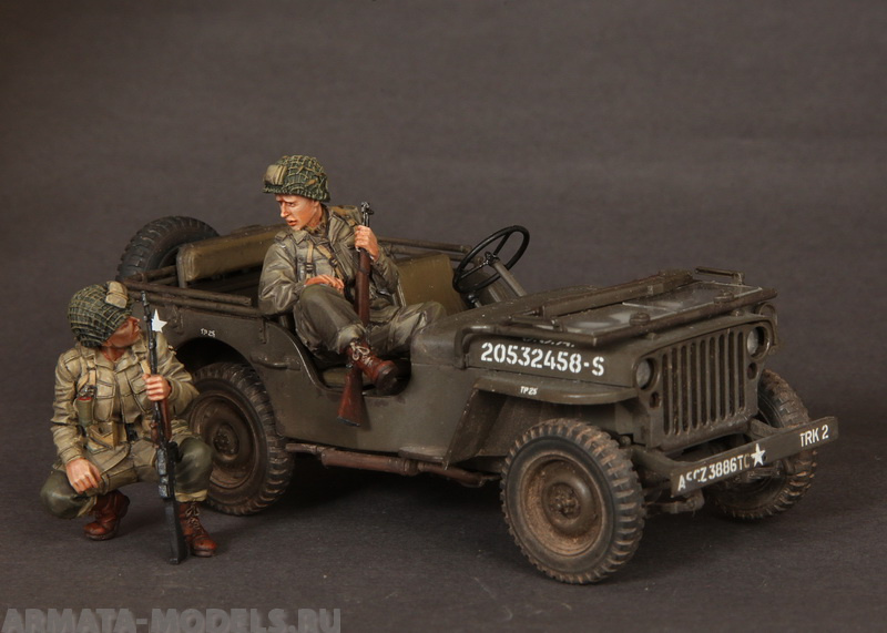 

3518SOGA U.S.Airborne BAR Gunner and Airborne on rest