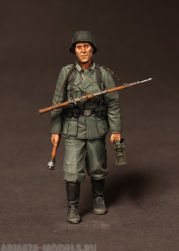 

3530SOGA The German infantryman on march. 1939-42