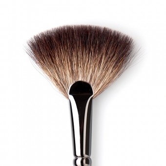 Кисть веерообразная/Professional Fan Brush (Цв: n/a) chicnie кисть 117 для хайлайтера румян бронзера chicnie highlighter brush 117