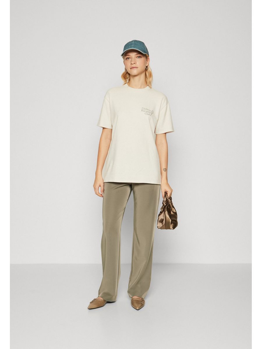

Футболка женская Abercrombie & Fitch A0F21D0PA белая XL, Белый, A0F21D0PA