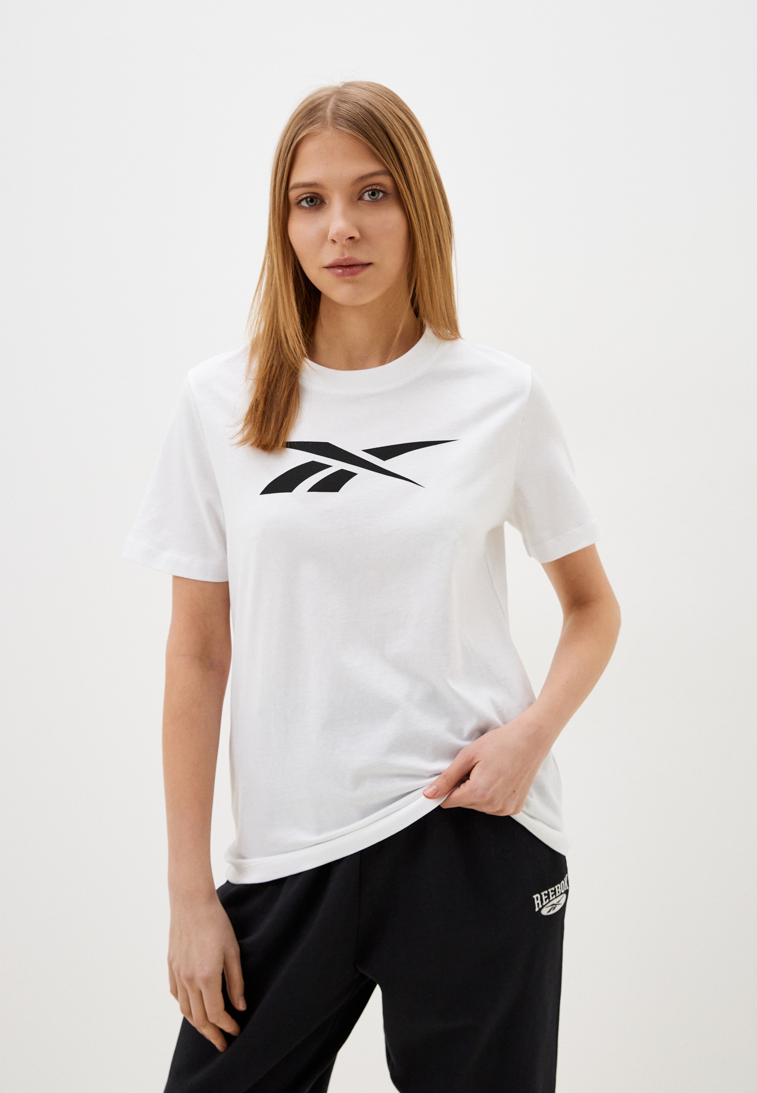 Футболка женская Reebok MS GRAPHIC TEE белая L 2999₽