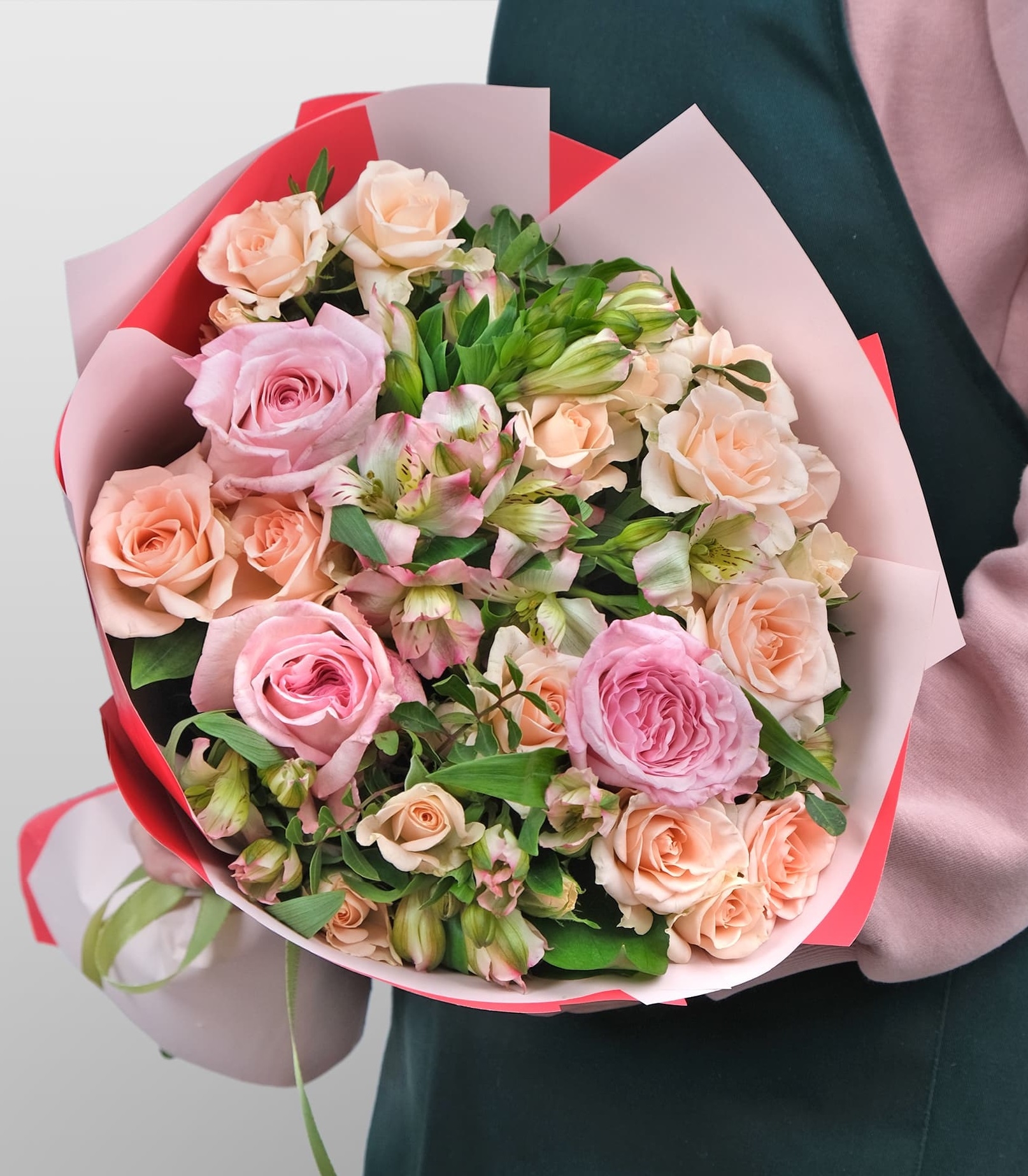 

Букет Studio Floristic из альстромерии и кустовых роз 16 шт 50 см Сказочной розовый