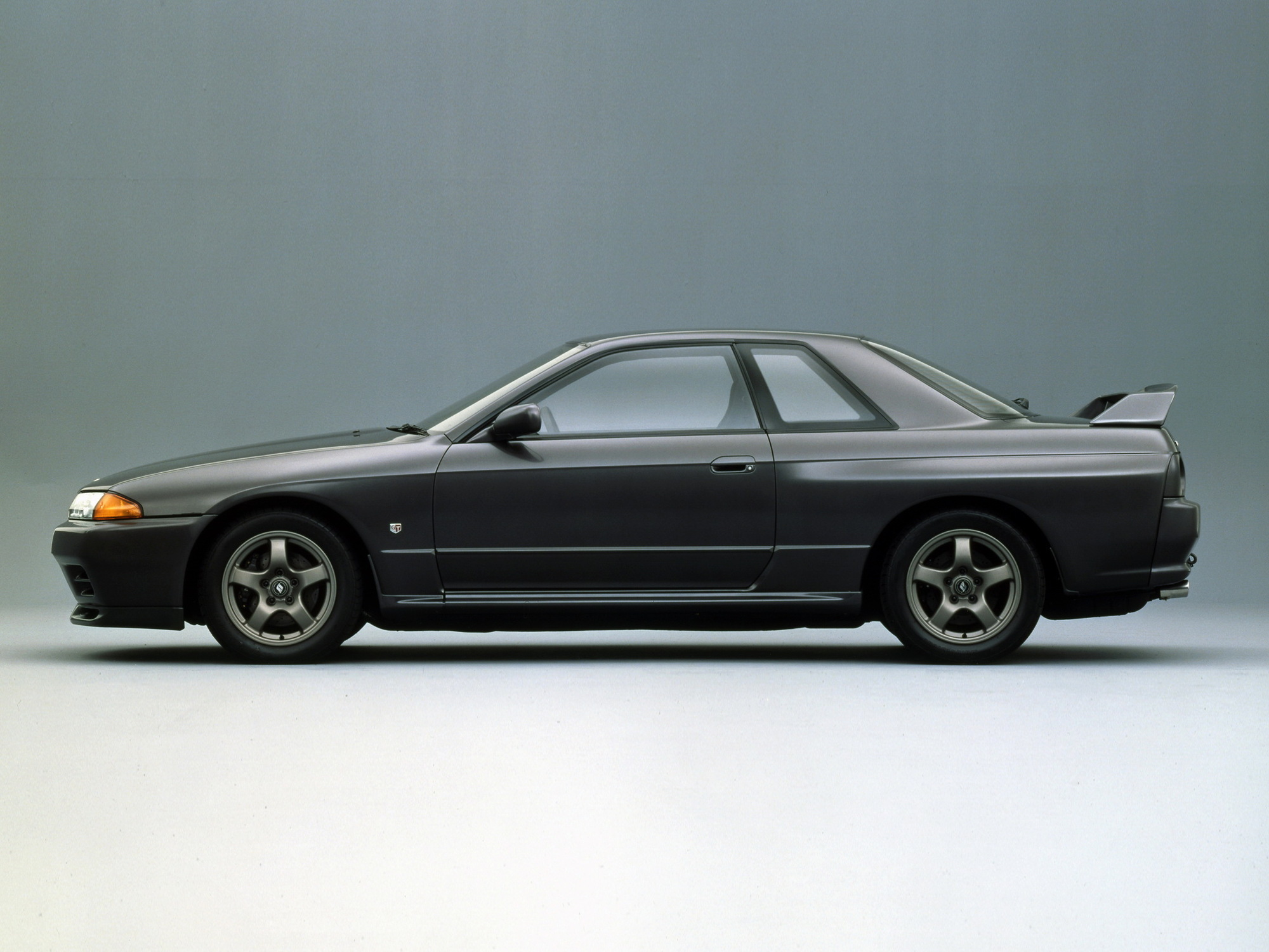 

Сборная модель Aoshima 1/24 Nissan BNR32 Skyline GT-R '89 06143