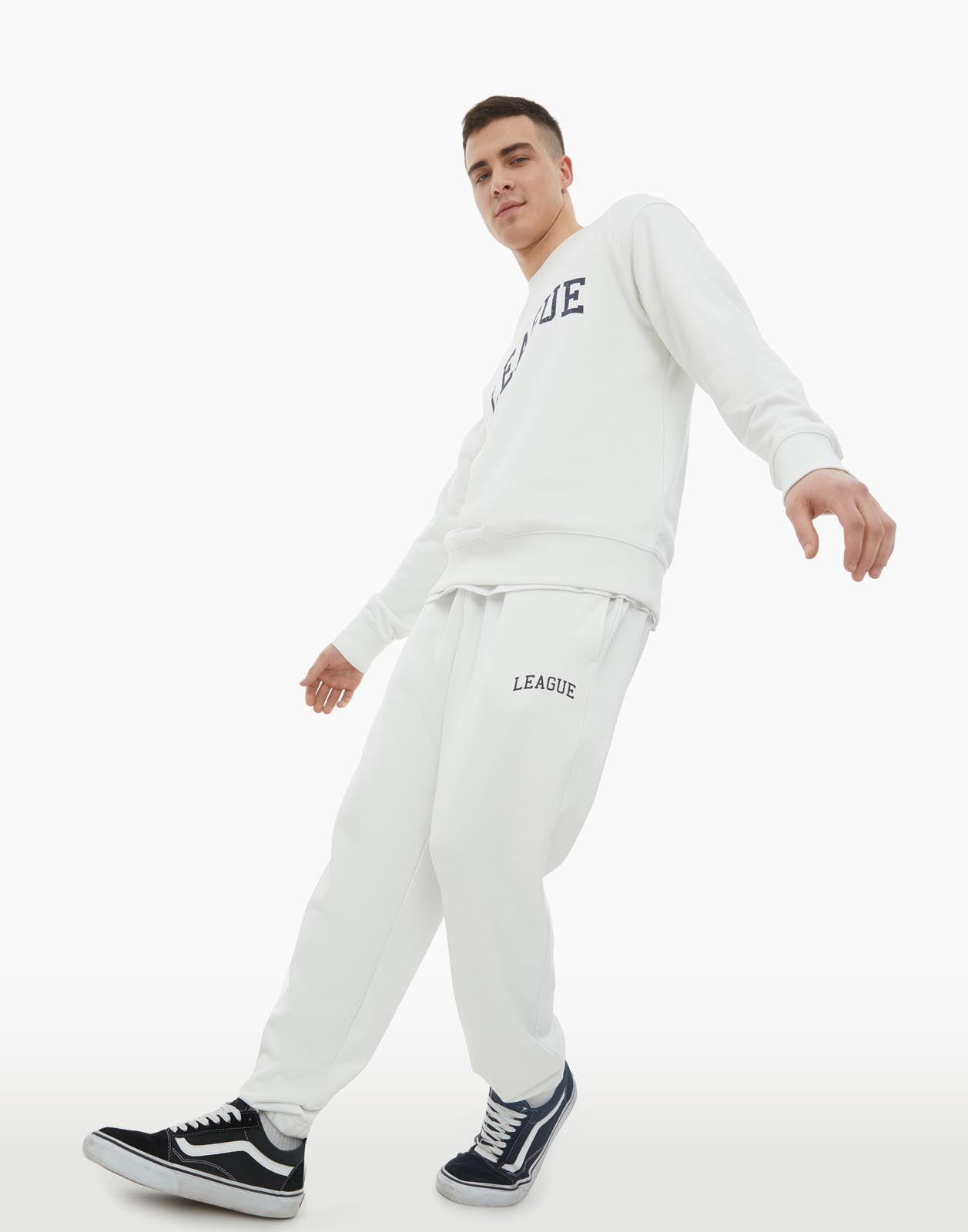 

Спортивные брюки мужские Gloria Jeans BAC011401 белые M/182, Белый, BAC011401