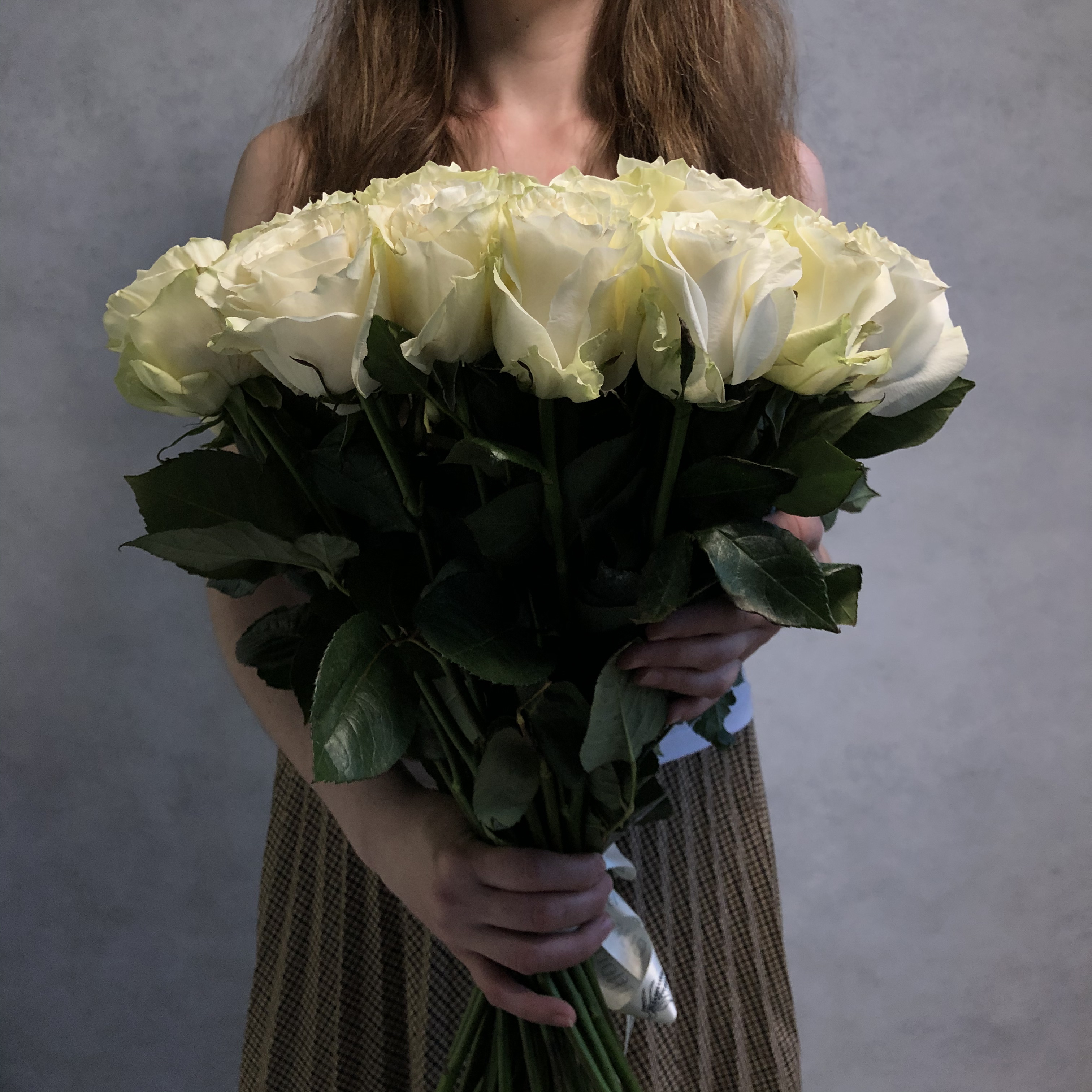 

Монобукет из 30 белых роз eifloria сорта мондиаль 60 см эквадор с атласной лентой, ROSE-MON-63010