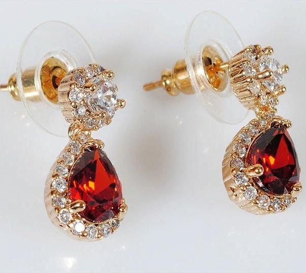 

Серьги из ювелирного сплава Lotus Jewelry 3031E-09gn, гранат/циркон, 3031E-09gn