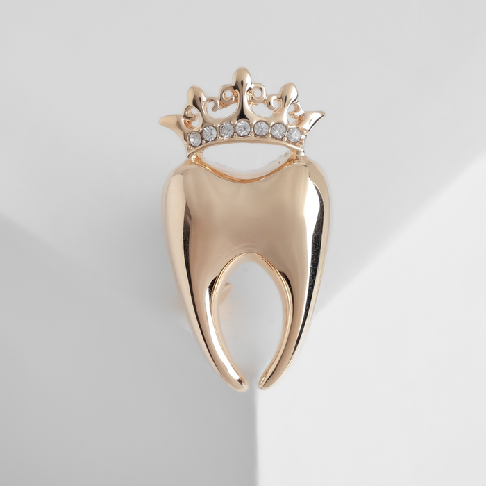 

Брошь из металла Queen Fair 4982642, стразы, 4982642