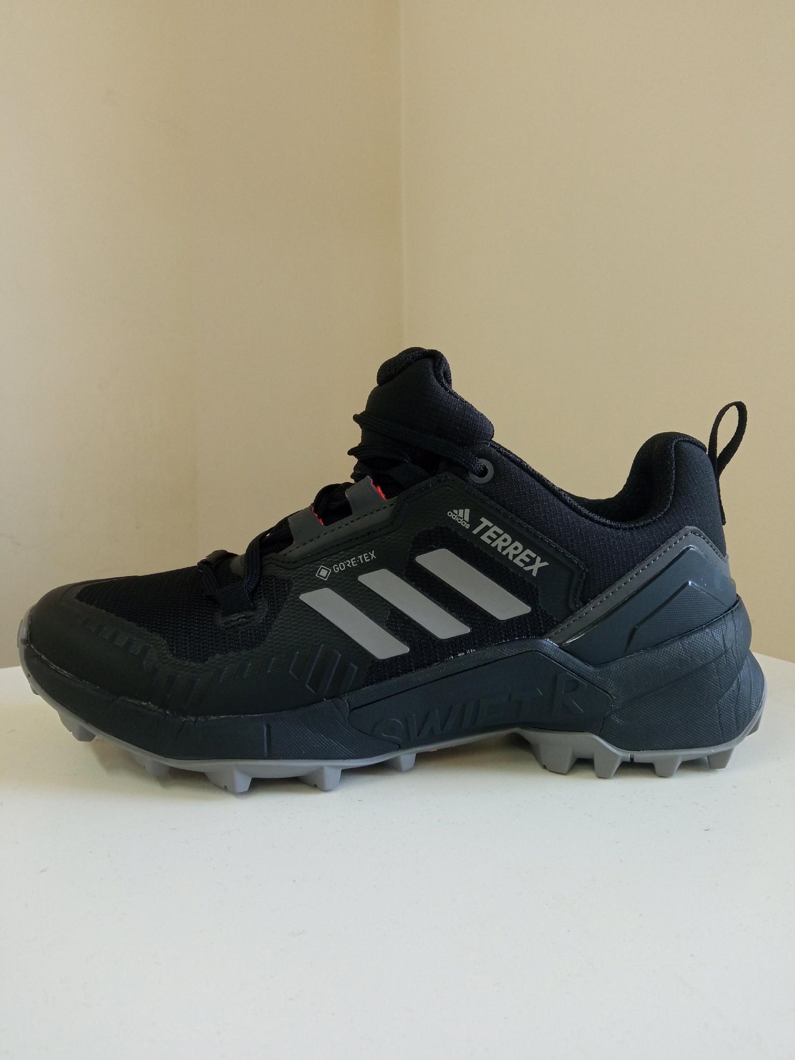 

Кроссовки мужские Adidas Terrex черные 41 RU, Черный, Terrex