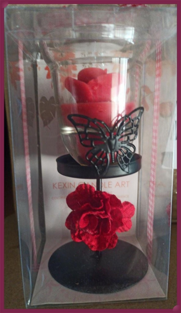 фото Свеча в виде розы на подставке в подарочной упаковке, 15х8 см (цвет: красный ) nobrand
